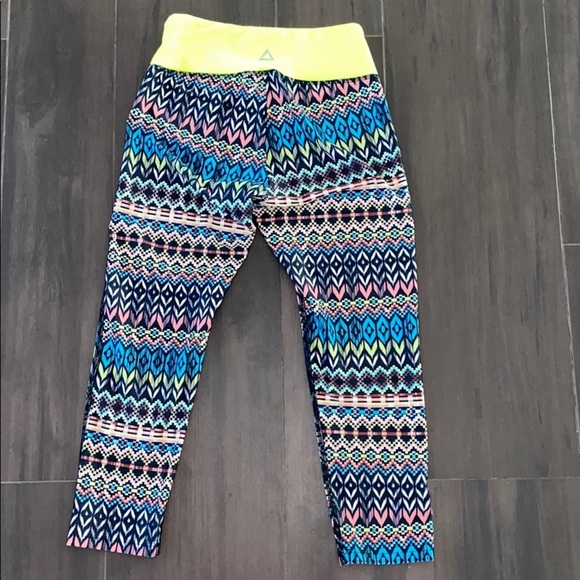 Prism Sport Aztec Printed Capri Leggings Neon Trim - Picture 5 of 5